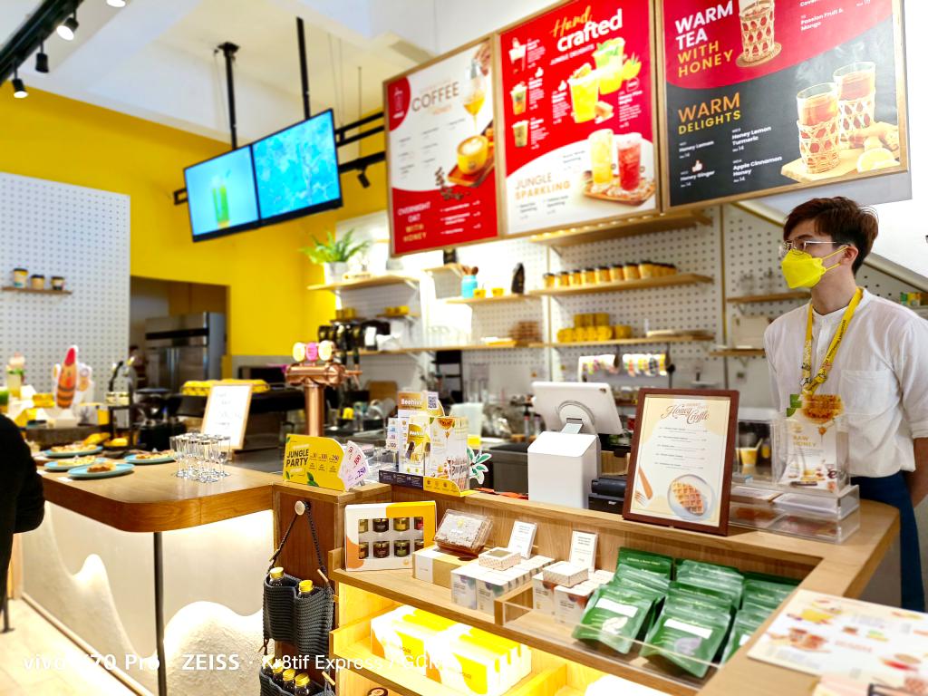 HONEY SPECIALTY STORE LAUNCHED WITH BUILT-IN CAFE