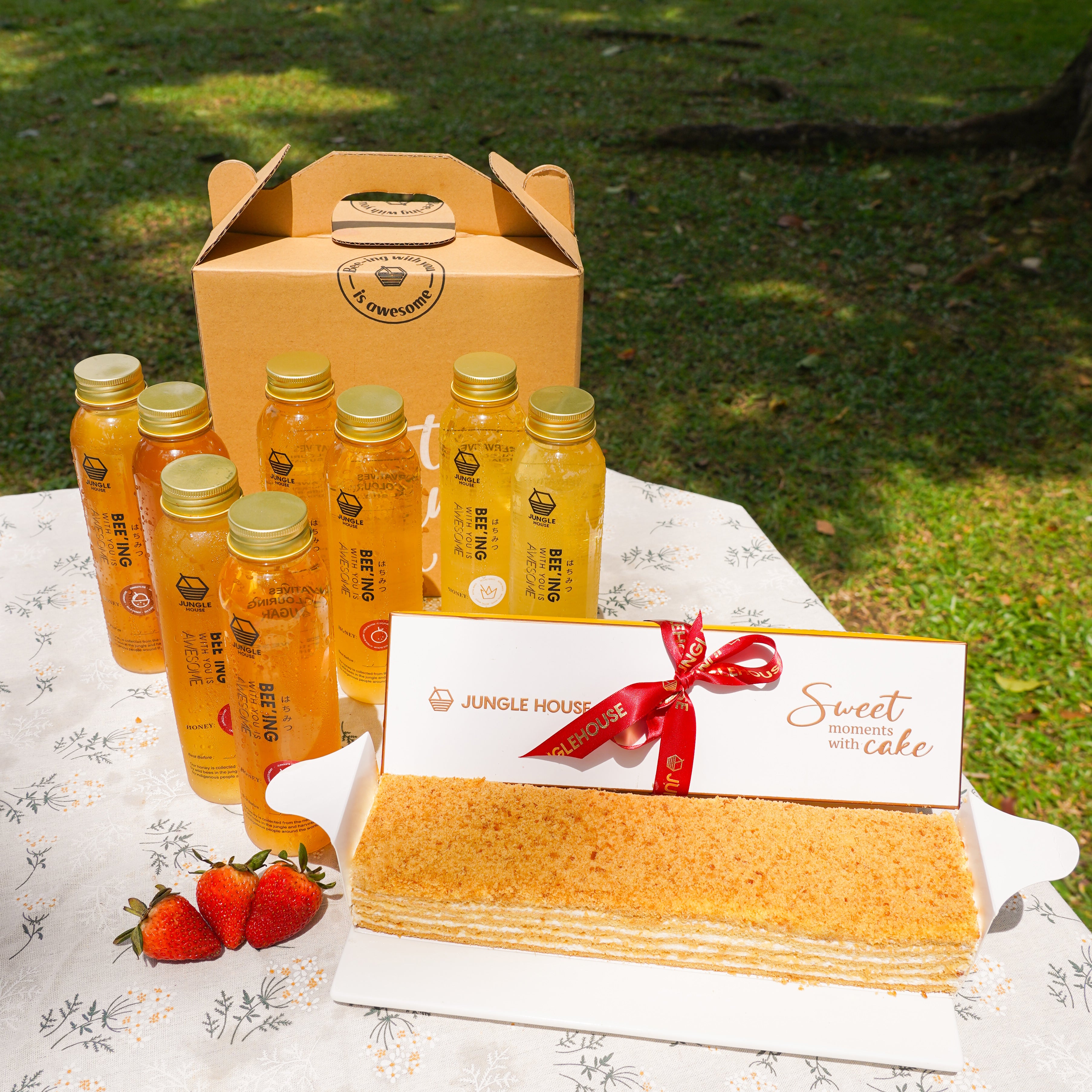 Russian Honey Cake Premium Gift Box (10 serves) + Taste The Classic Juice Pack